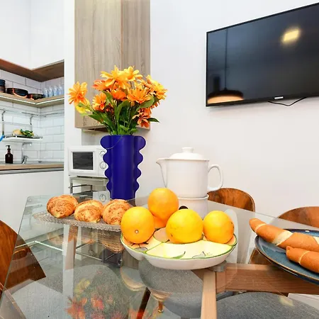 Neon Large Boutique Penthouse, Balcony Parking Close To Danube * בודפשט