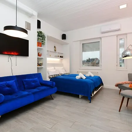Neon Large Boutique Penthouse, Balcony Parking Close To Danube *