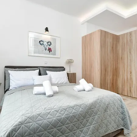 Neon Large Boutique Penthouse, Balcony Parking Close To Danube *