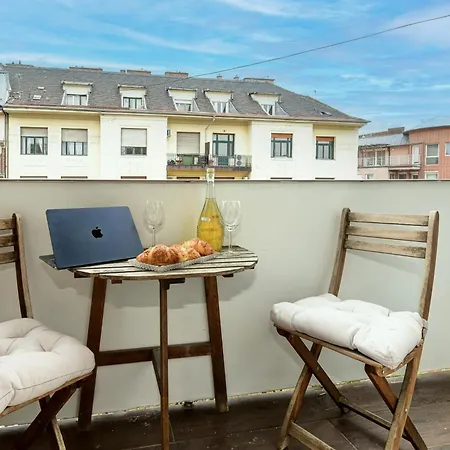דירה Neon Large Boutique Penthouse, Balcony Parking Close To Danube *