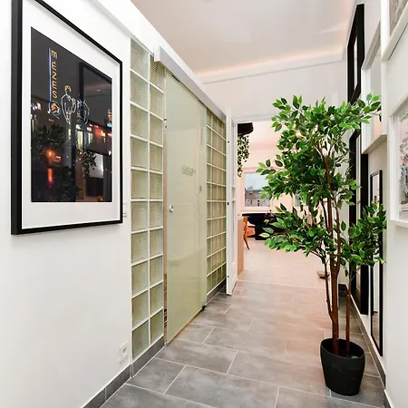 Neon Large Boutique Penthouse, Balcony Parking Close To Danube דירה *