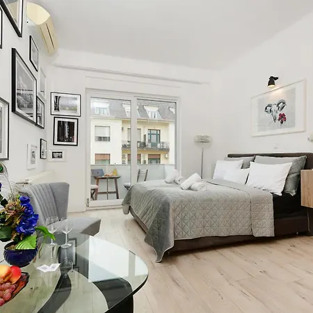 דירה Neon Large Boutique Penthouse, Balcony Parking Close To Danube *