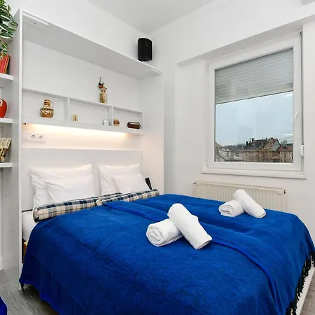 דירה Neon Large Boutique Penthouse, Balcony Parking Close To Danube *