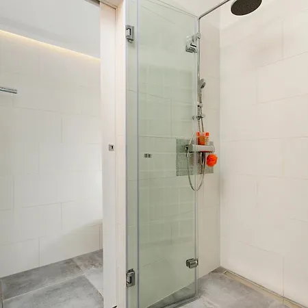 Neon Large Boutique Penthouse, Balcony Parking Close To Danube * בודפשט